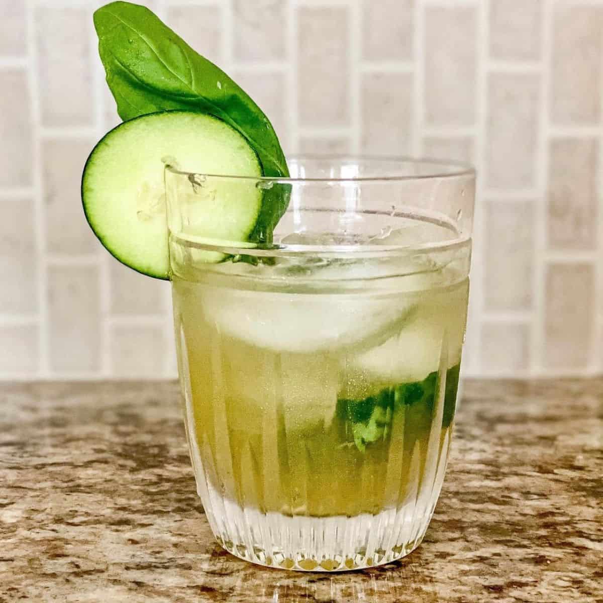 basil gin lemonade cocktail.