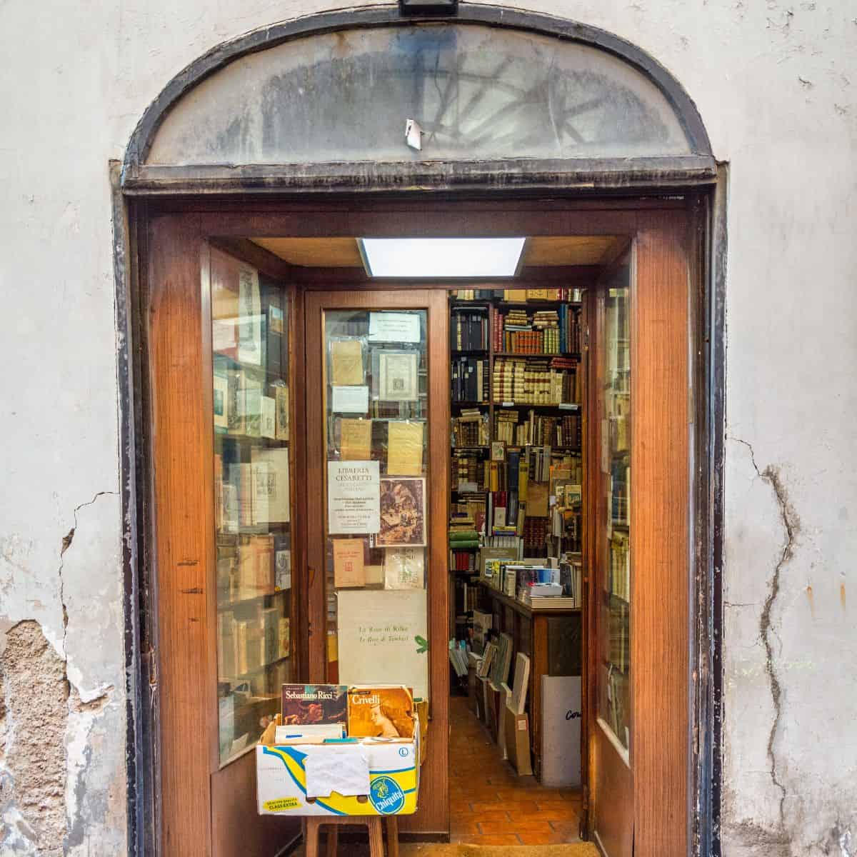 Libreria Cesaretti al Collegio Romano bookstore.