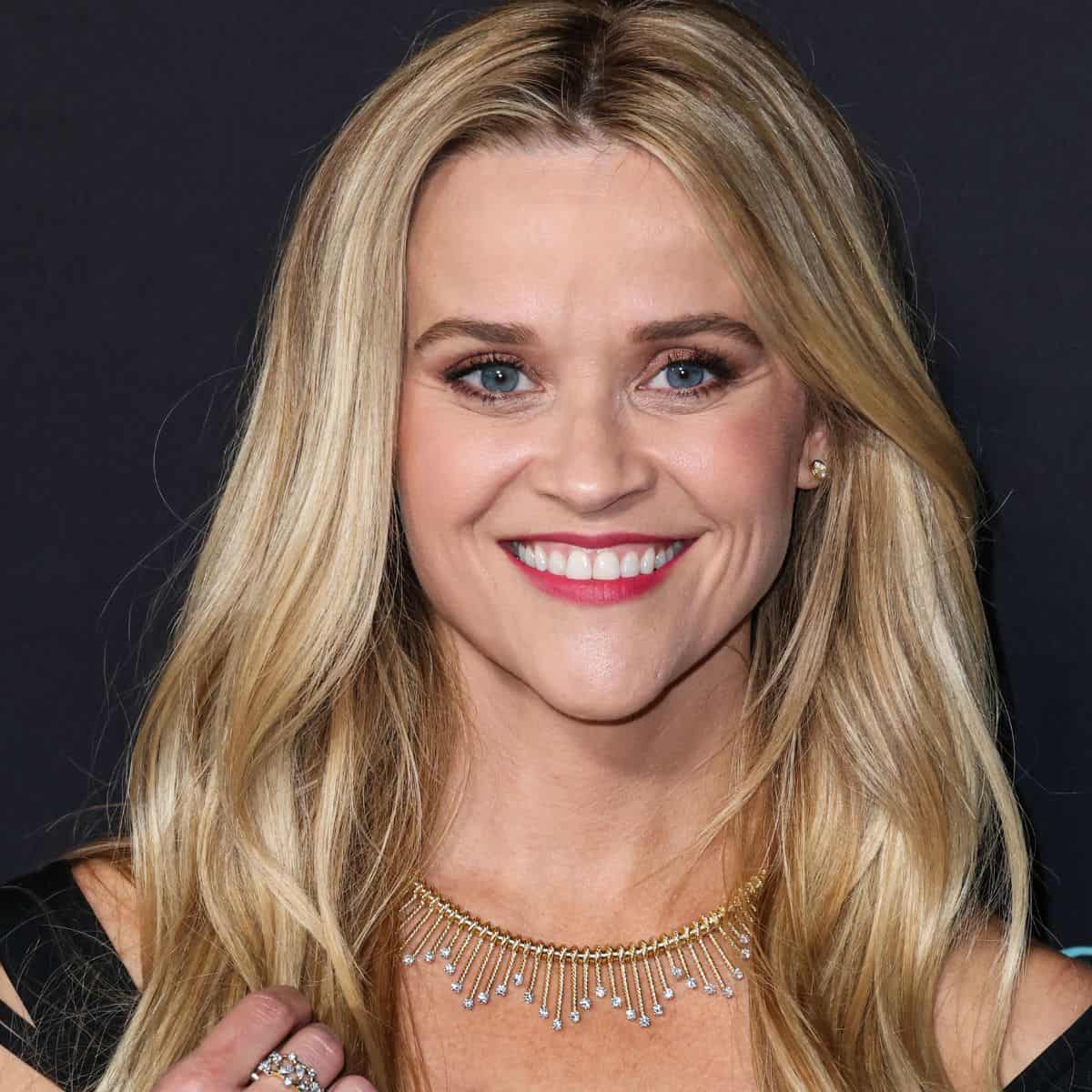 reese witherspoon headshot.